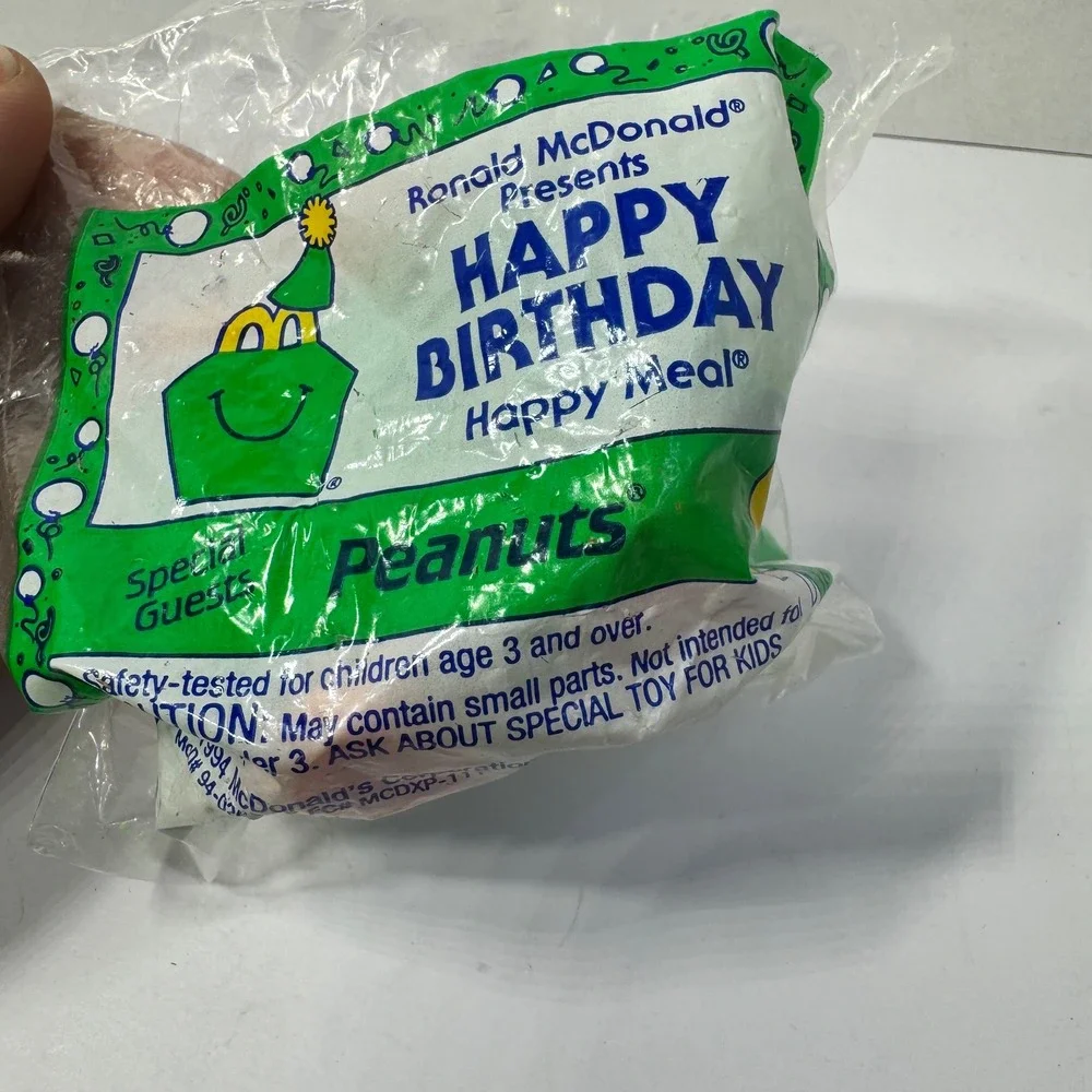 Vintage‎ 1994 McDonalds Happy Birthday Happy Meal Snoopy Peanuts Toy 94-025 NIP